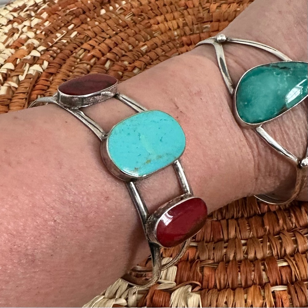 Native Bracelet with 3 Stones of Turquoise and Red Coral Sterling Silver Cuff - Picture 5 of 11